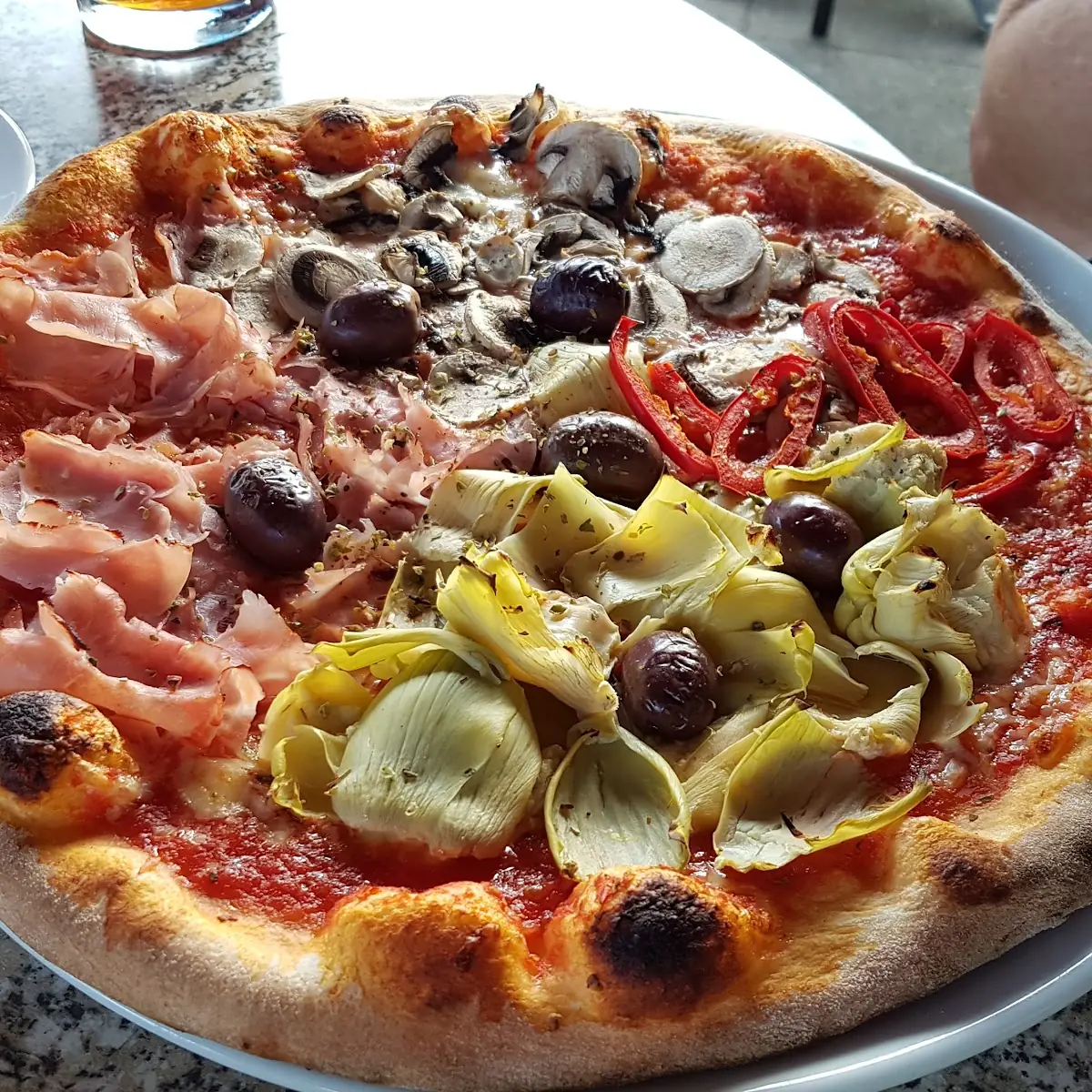Lecker Pizza