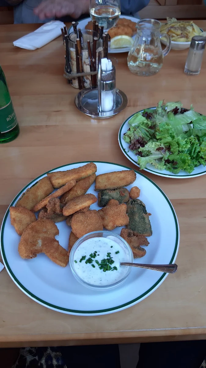 Gebratene Gemūse Mit Grūn Salat