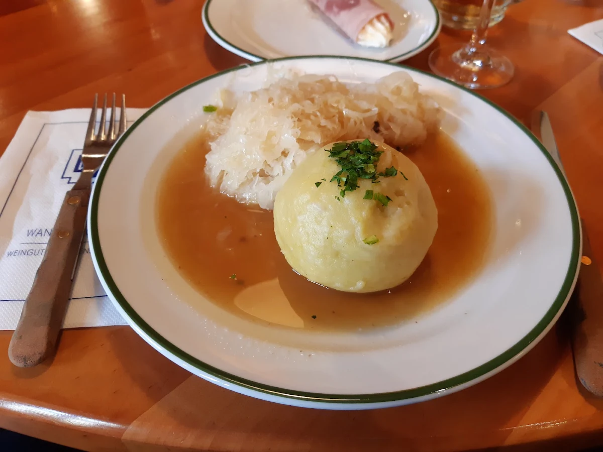 Grammellknödel Mit Sauerkraut