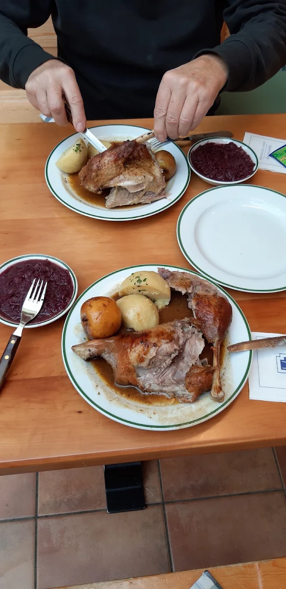 Martinigans Mit Rotkraut Und Kartoffelknödel