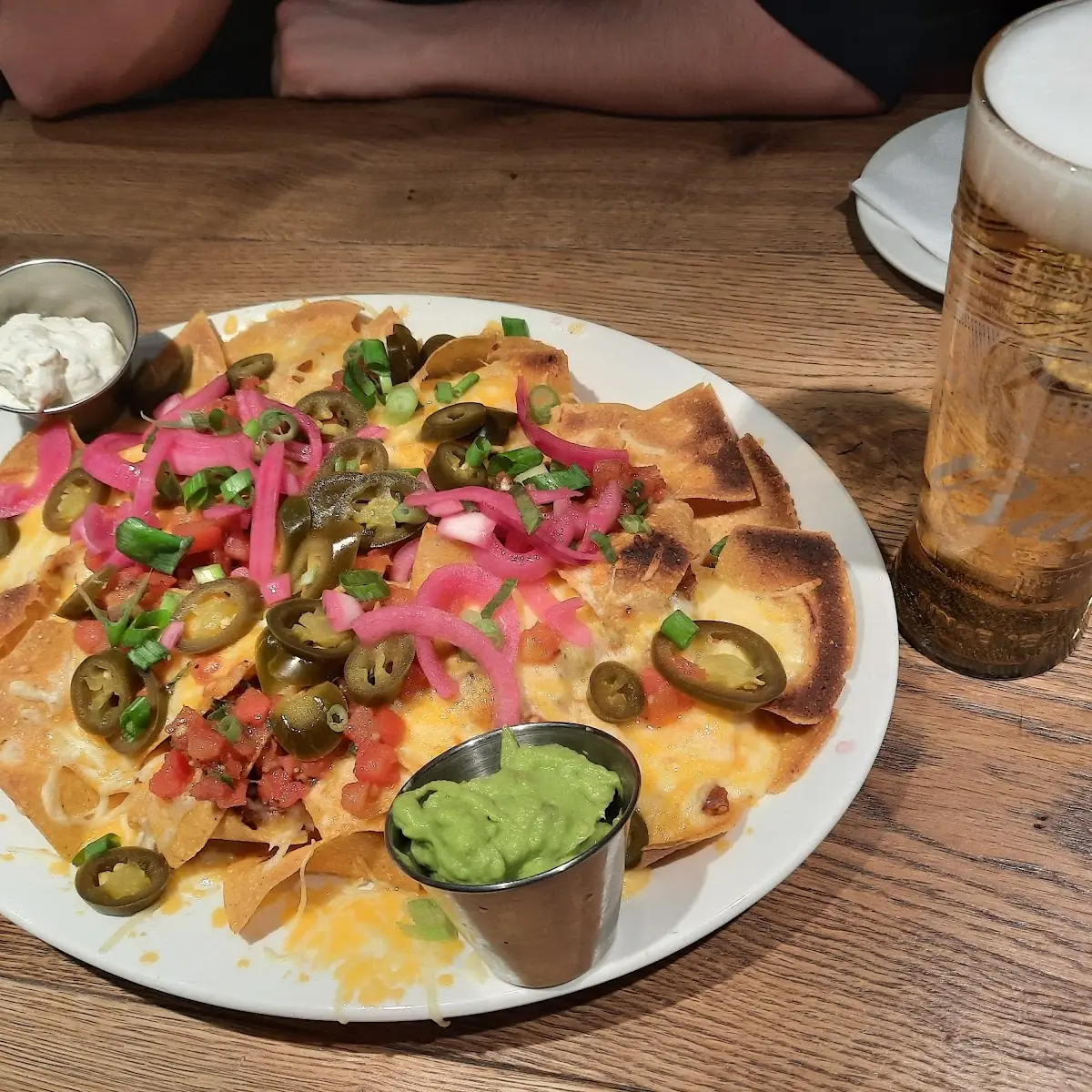 Nachos Mit Käse Überbacken Und Beilagen