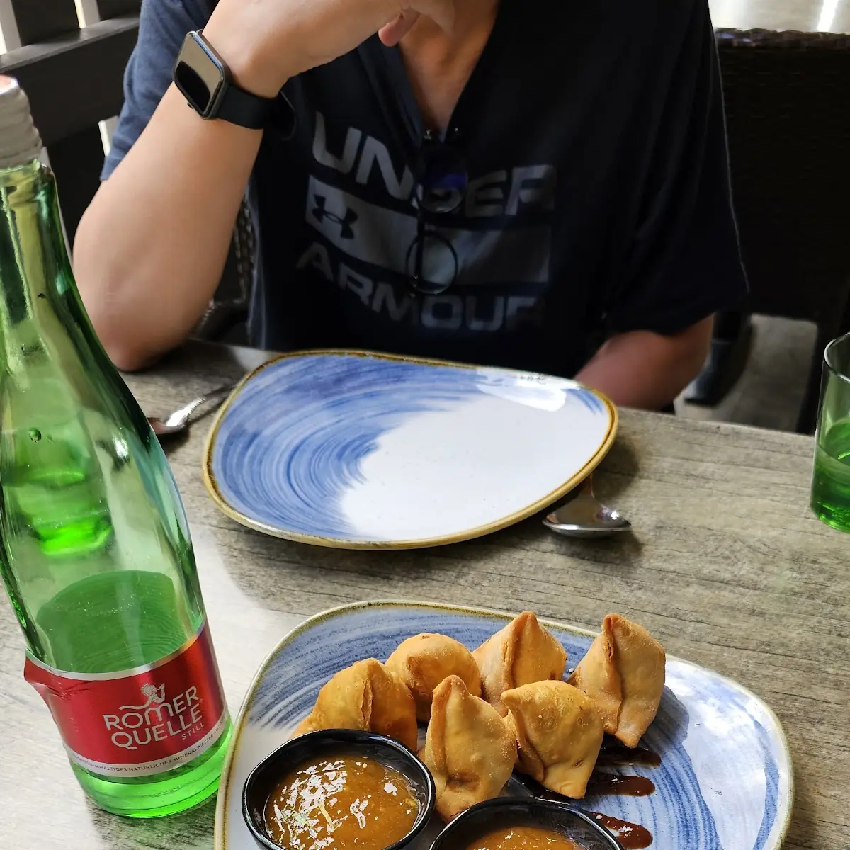 Samoosa With Mango Chatni