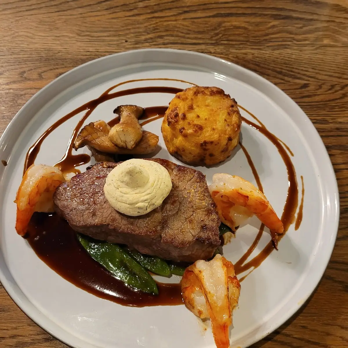 Kleines Steak Mit Garnelen