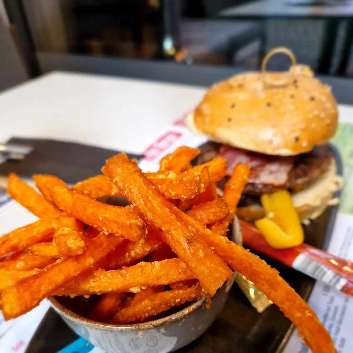 Hamburger Mit Pommes Frites