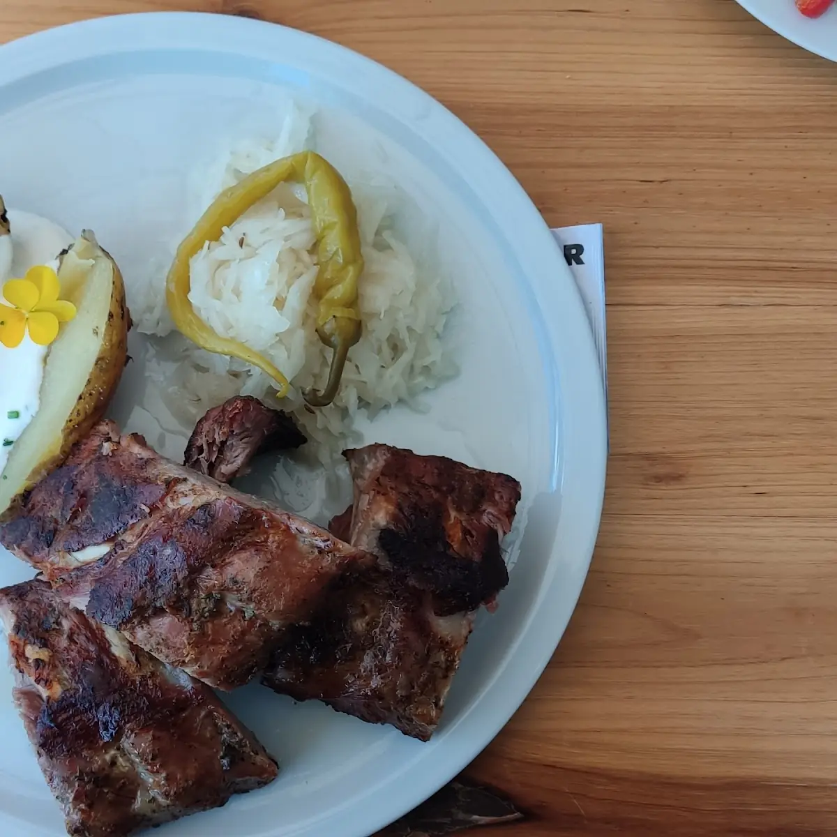 Ripperl Mit Ofenkartoffel Und Kraut