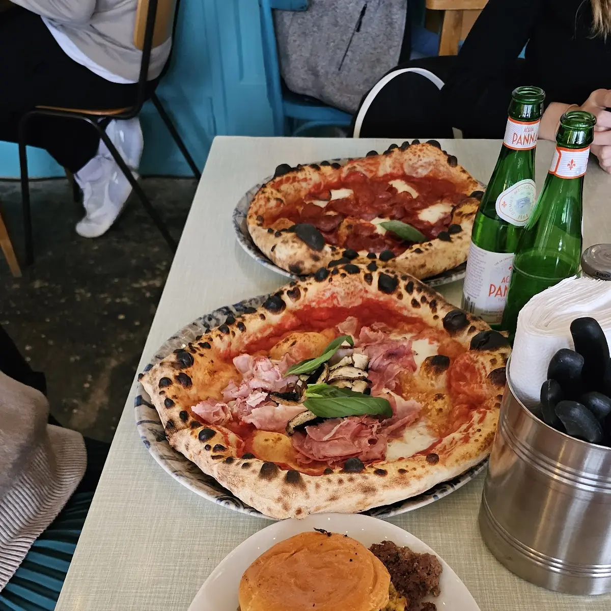 Salami Napoli Prosciutto E Portobello Cheesburger Pommes