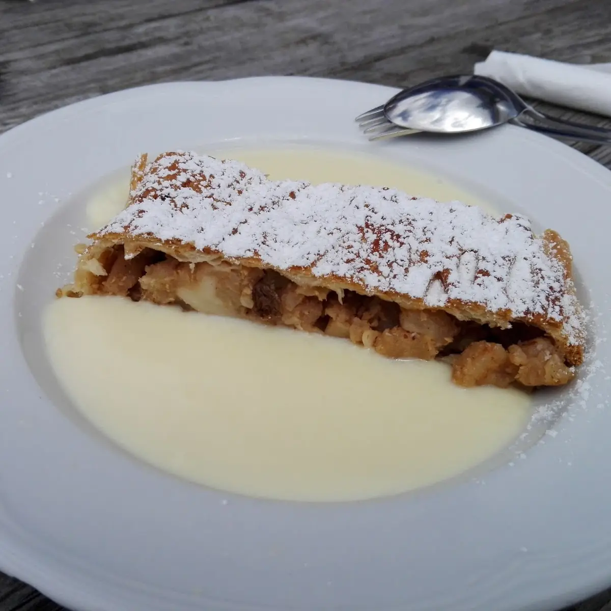 Apfelstrudel Met Vanillesaus, Panorama Restaurant Schareck