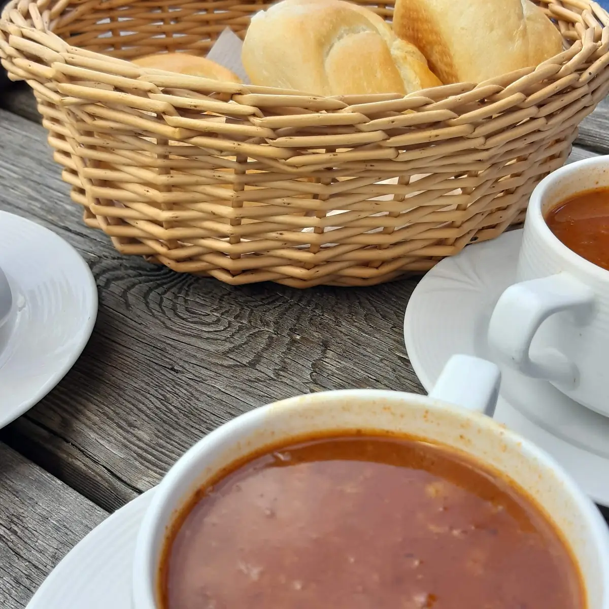 Gulášovka A Vynikající, Panorama Restaurant Schareck
