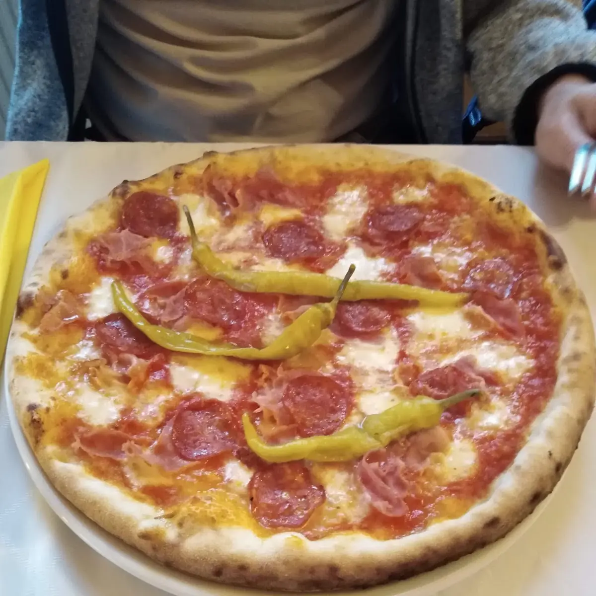 Pizza Al Salame