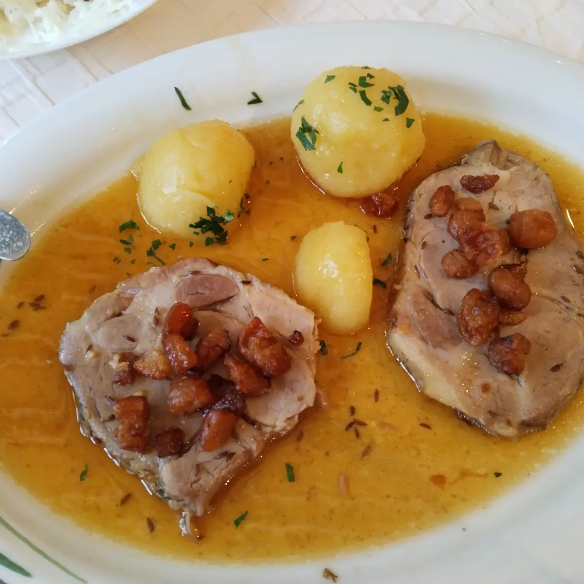 Schweinsbraten Mit Krautsalat