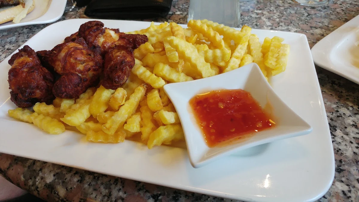 Chicken Wings Mit Pommes Frites