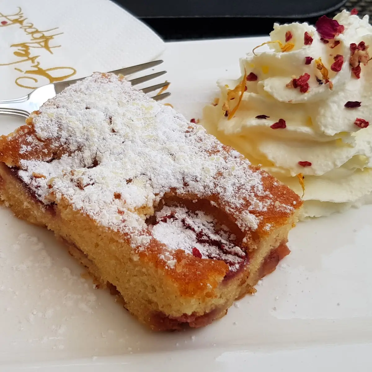 Warmer Erdbeerkuchen