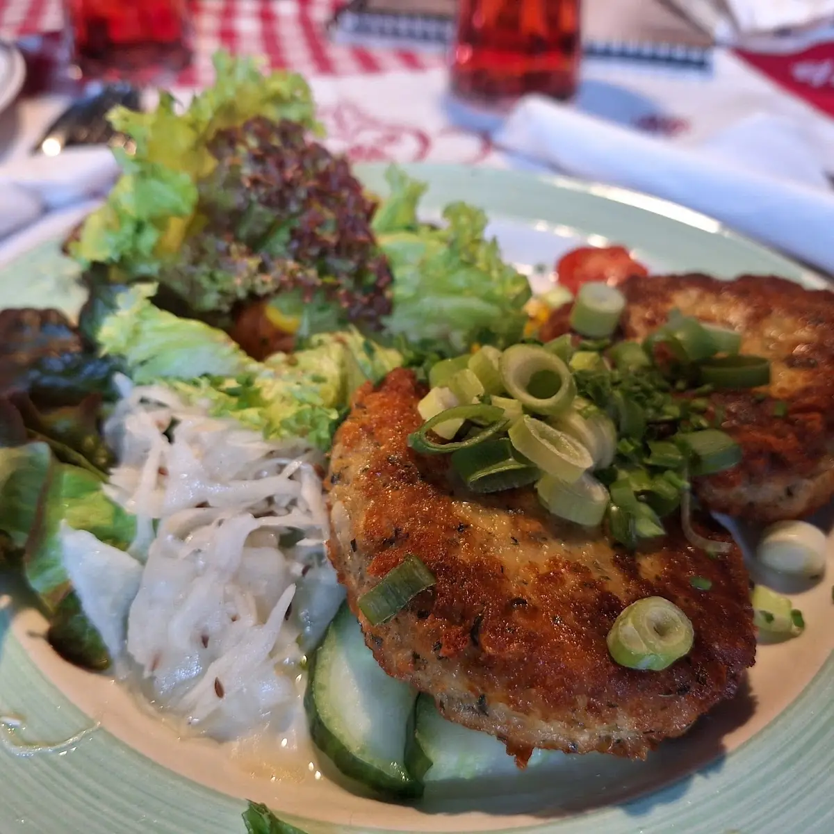 Kaspressknödel Mit Salat