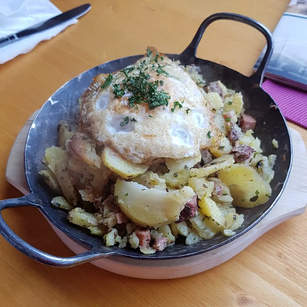 Stallenalmgröstl Mit Spiegelei