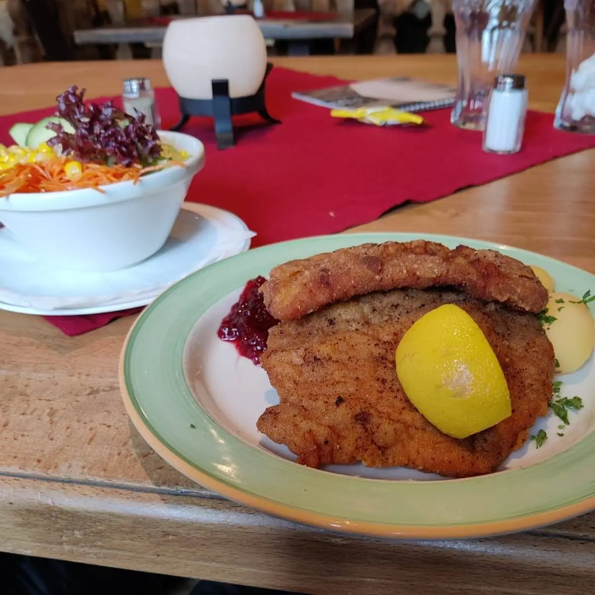 Wiener Schnitzel Mit Pommes