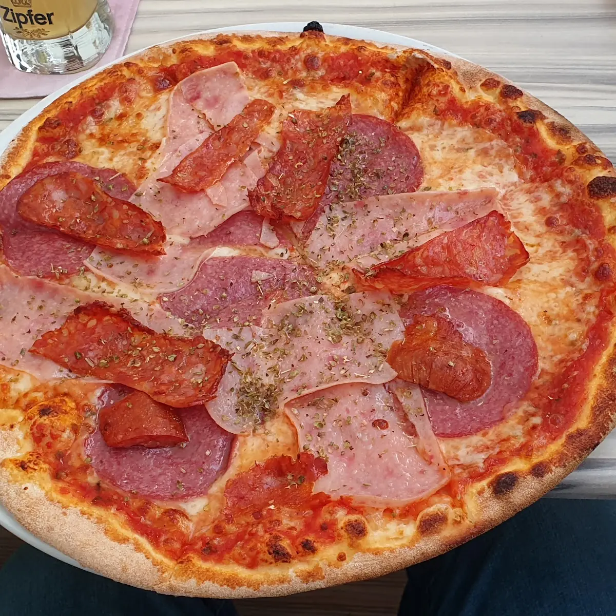Pizza Salami Met Extra Pittige Salami