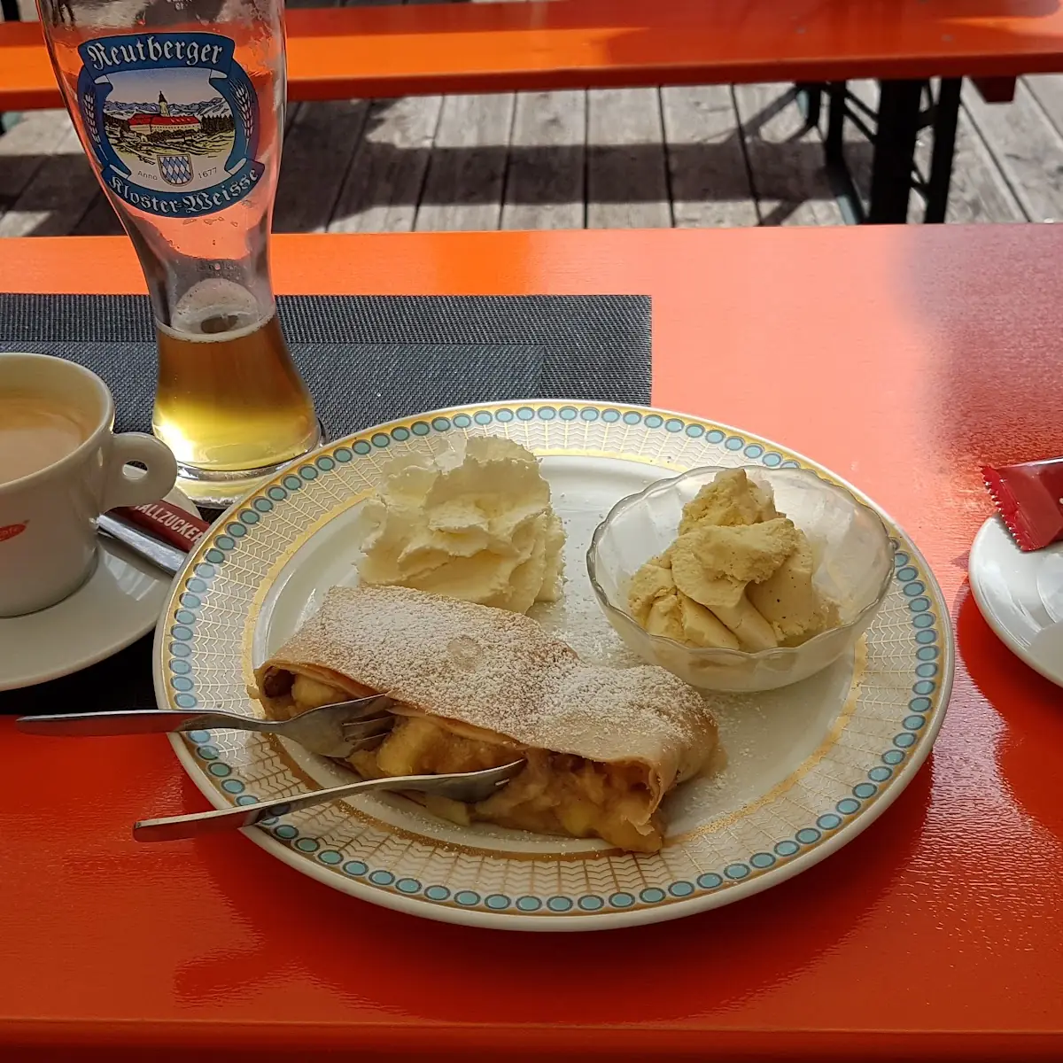 Hausgemachter Apfelstrudel
