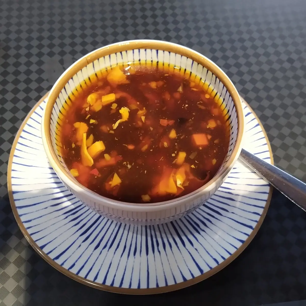 Pikant Säuerliche Suppe