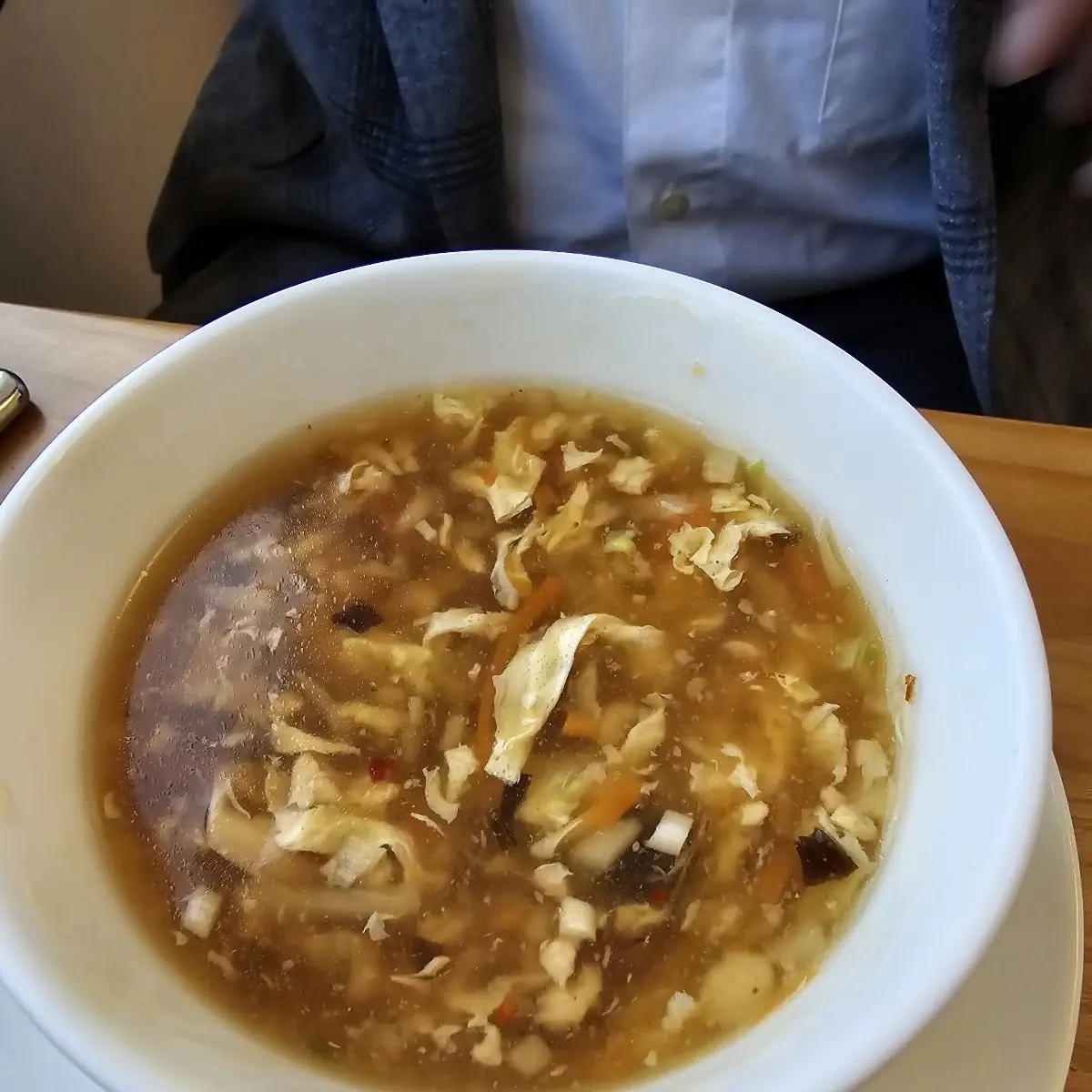 Scharf-saure Hühnersuppe