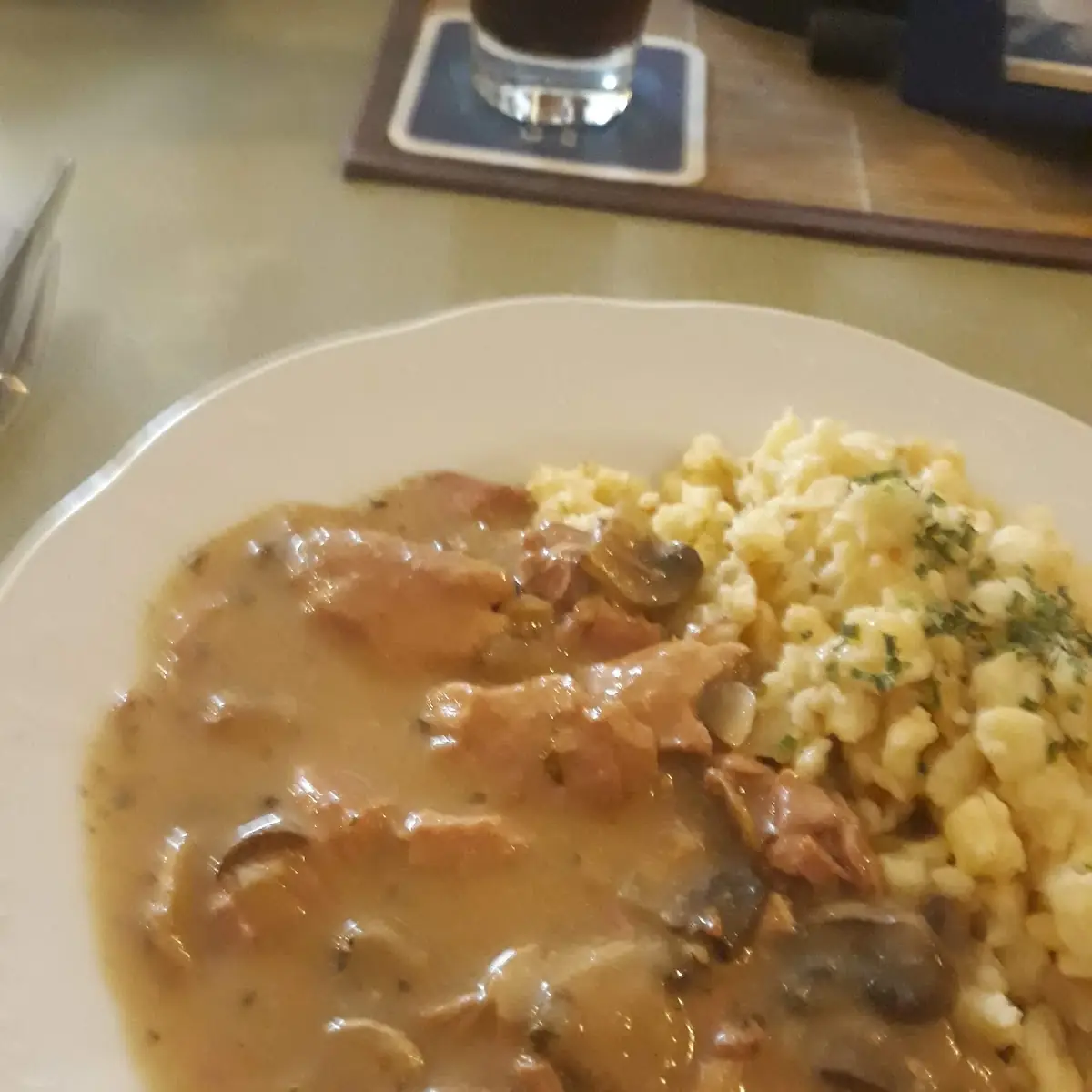 Schweinsragout Mit Spätzle