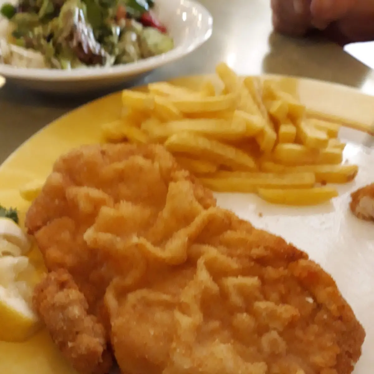 Wiener Schnitzel Mit Pommes