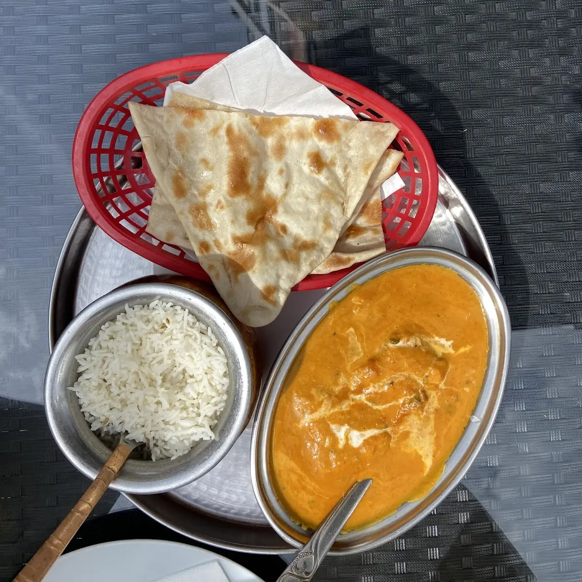 Malai Kofta Chicken Masala Nan Brot Pulao Reis
