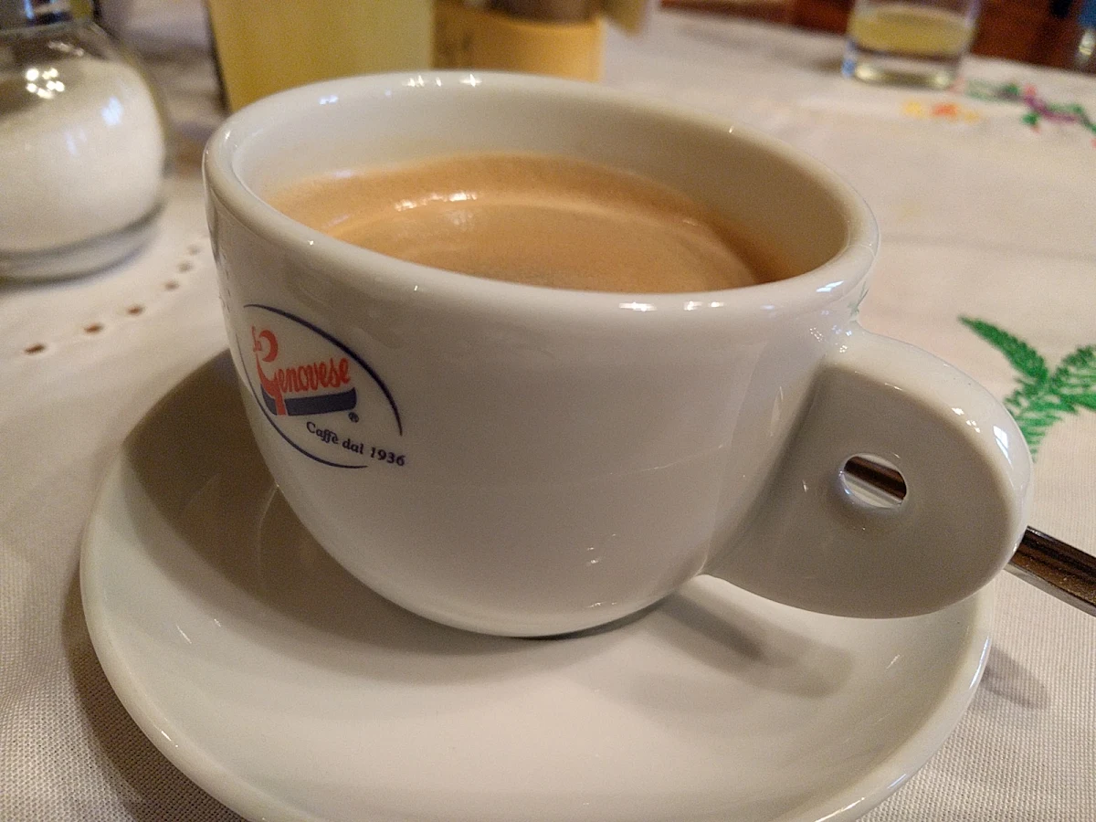 Schwarzer Kaffee Verlängert