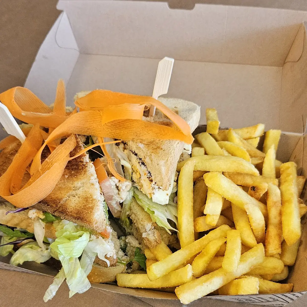 Chicken Sandwich Mit Pommes