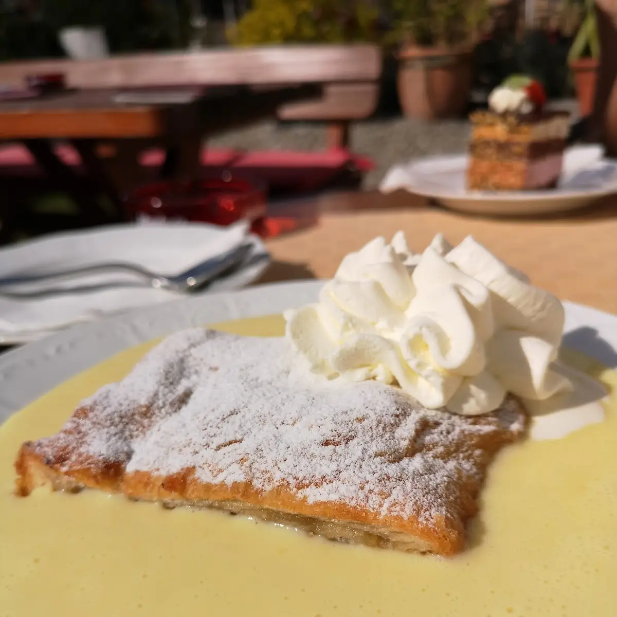 Apfelstrudel Mit Vanillesauce