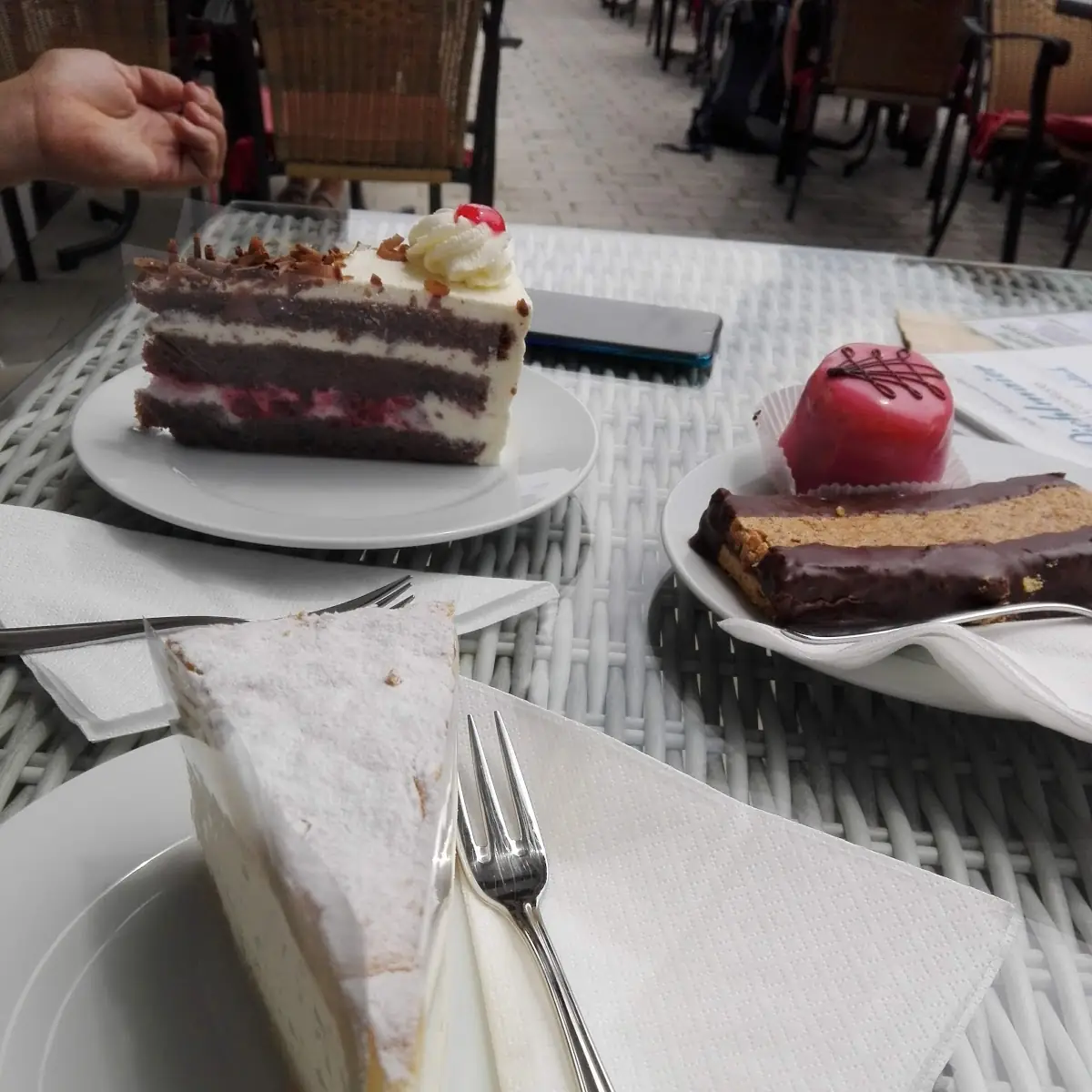 Schwarzwälder Käsesahne Punschkrapferl Und Mandelschnitte
