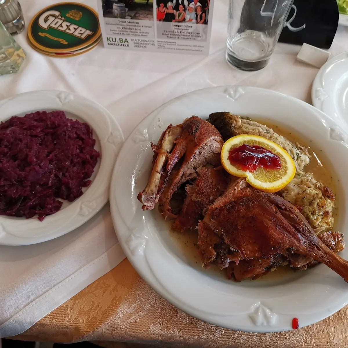 Ente Mit Rotkraut Und Serviettenknödel