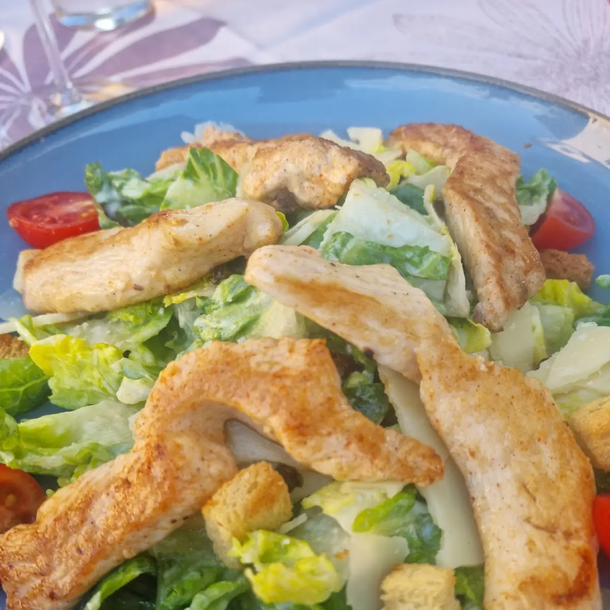 Caesar Salad Mit Huhn With Chicken