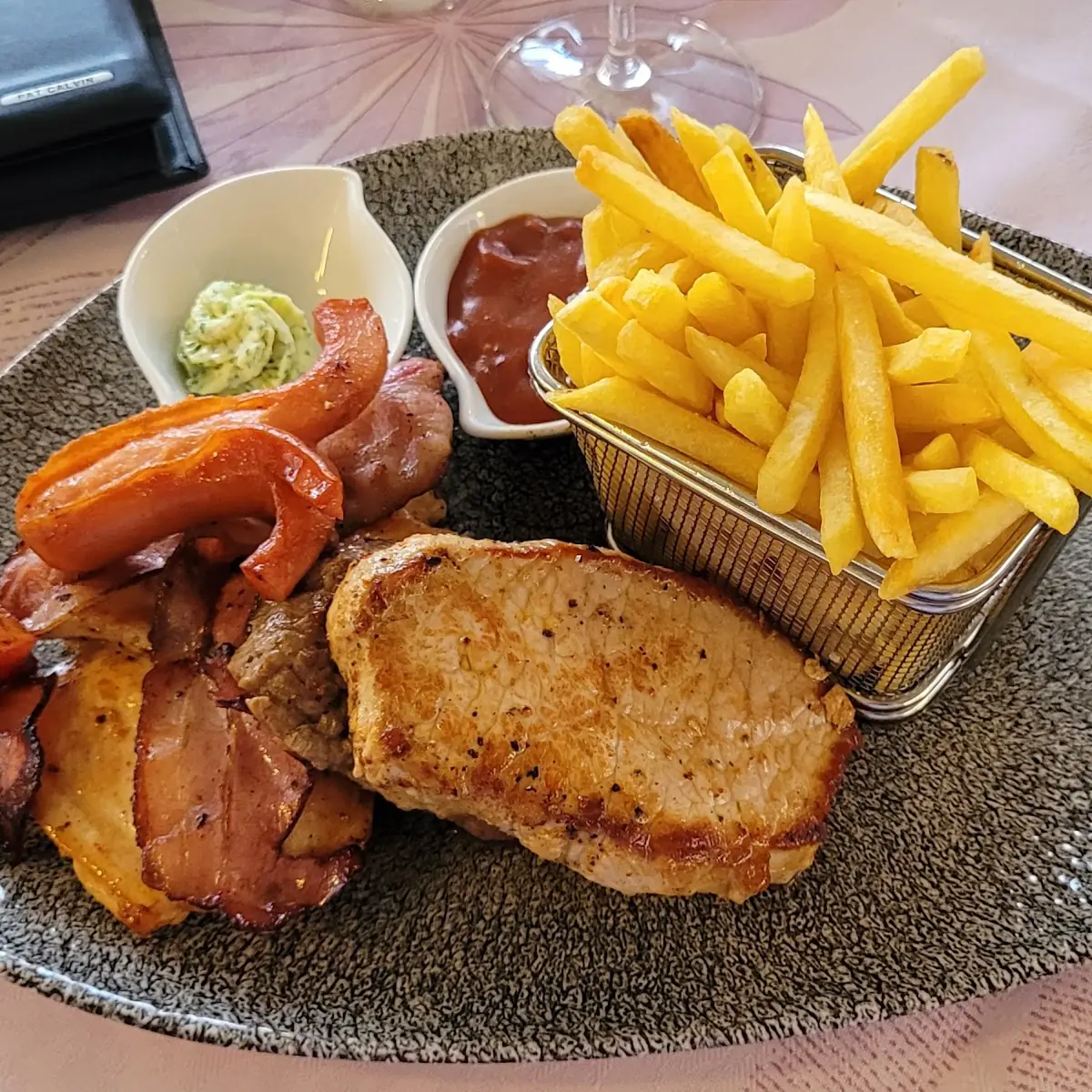 Grillteller Mit Pommes