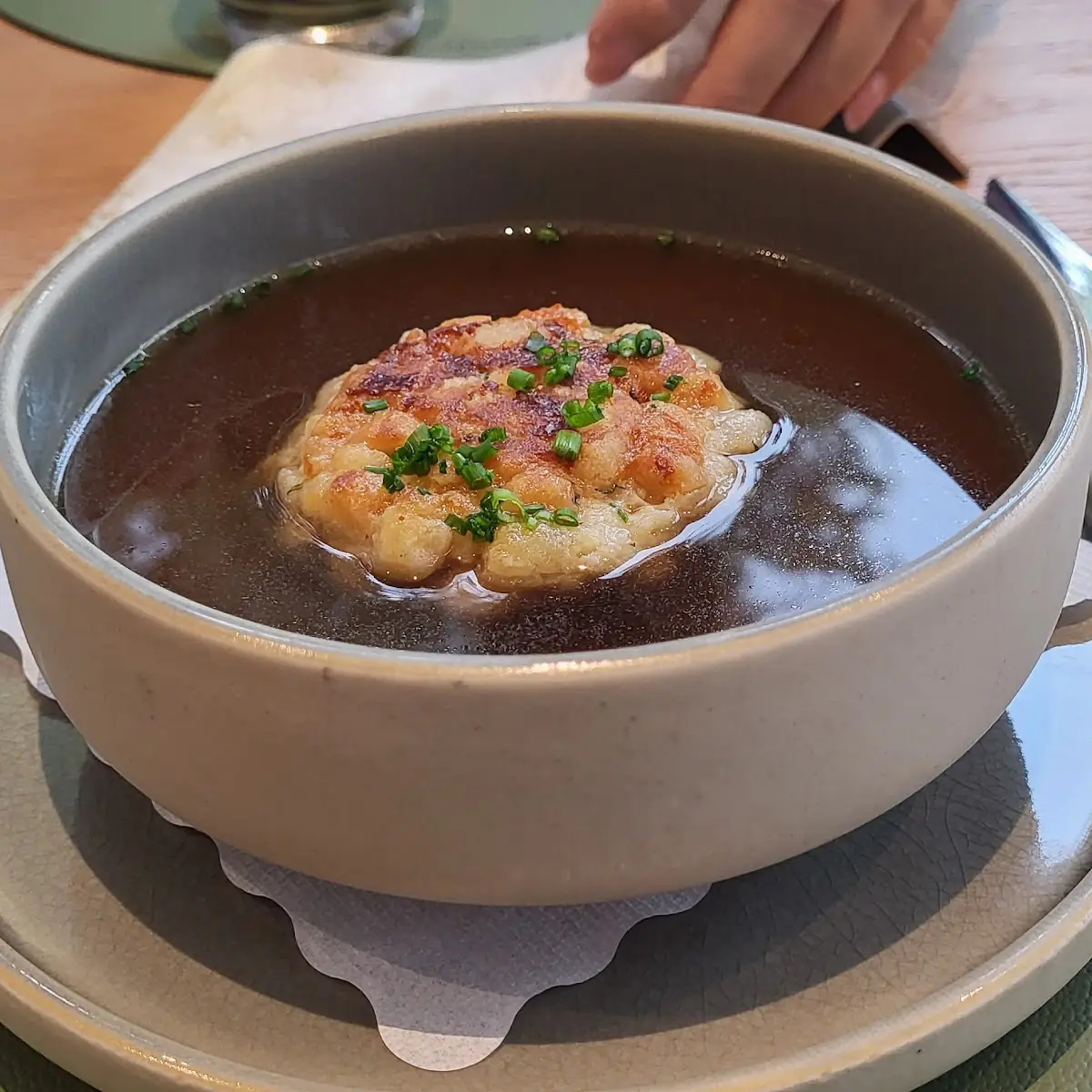 Hausgemachte Rindssuppe