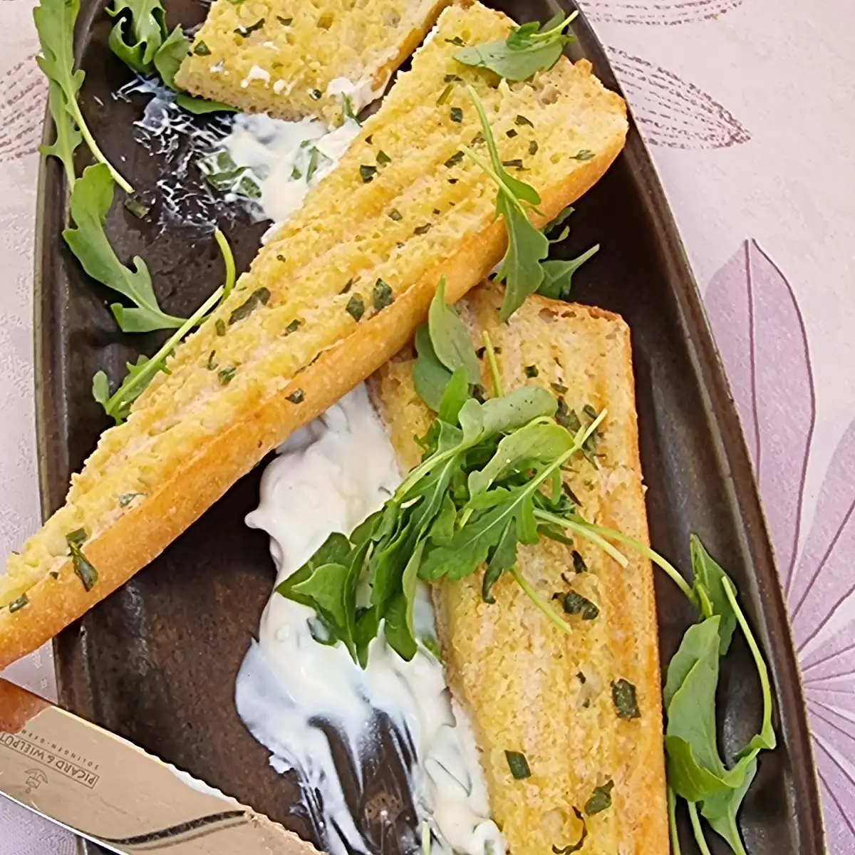 Knoblauchciabatta Mit Schafskäsecreme