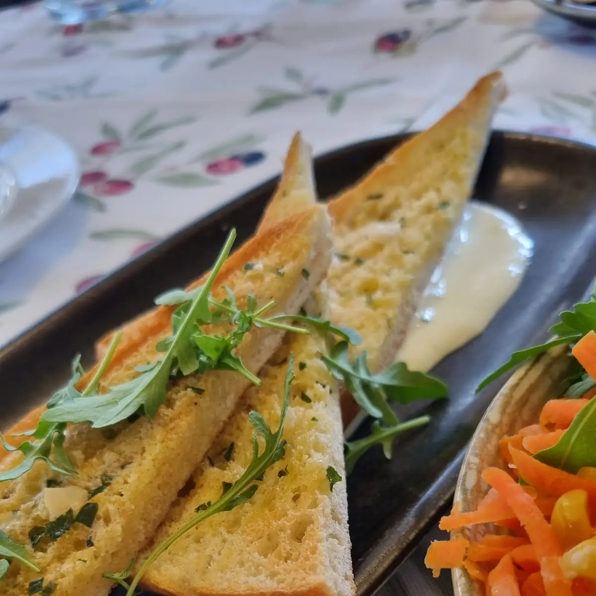 Rustikales Knoblauchbrot