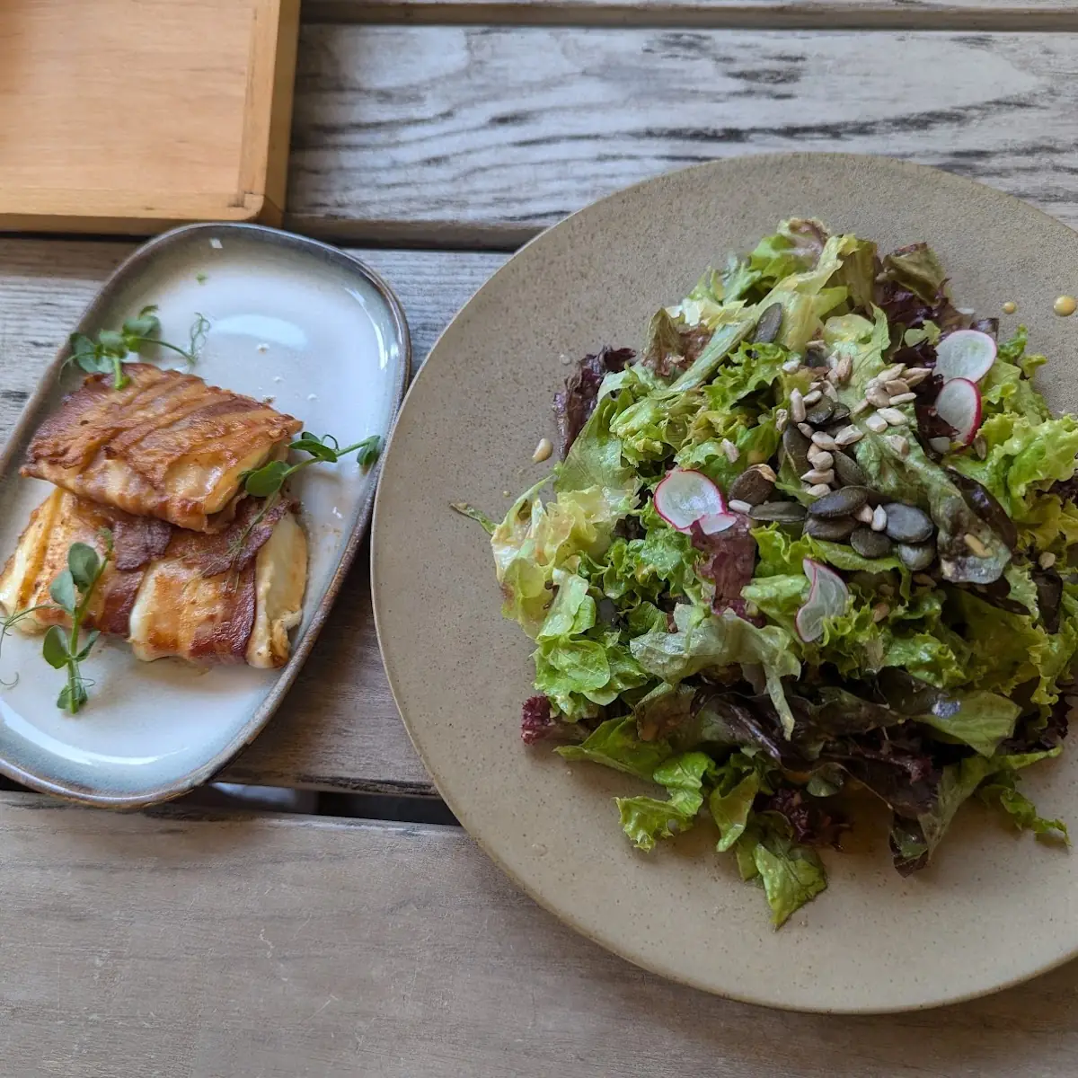 Salat Mit Feta Im Speckmantel
