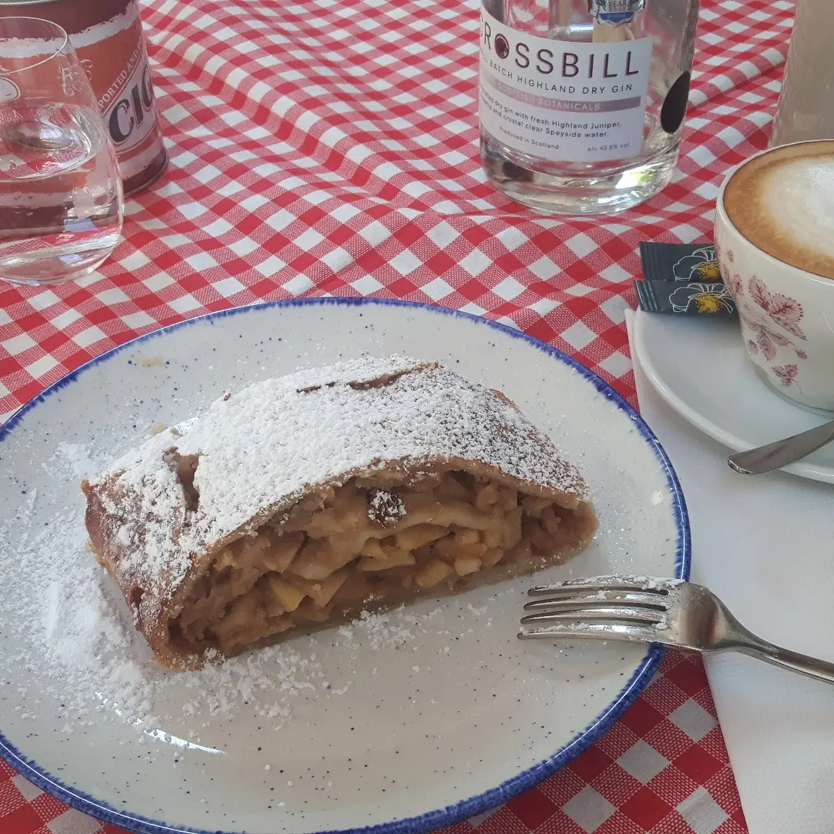 Hausgemachter Lauwarmer Apfelkuchen