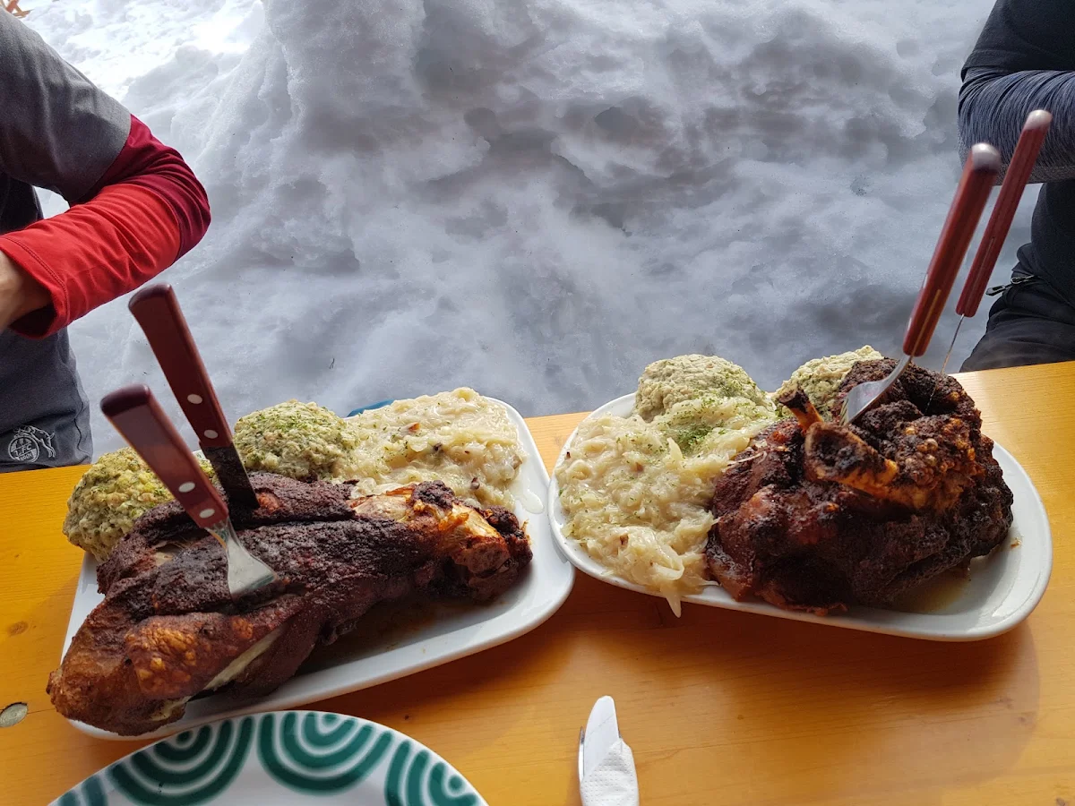 Schweinshaxe Mit Kraut Und Knödeln
