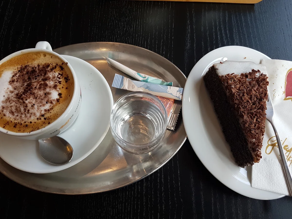 Cappuccino Und Mohntorte