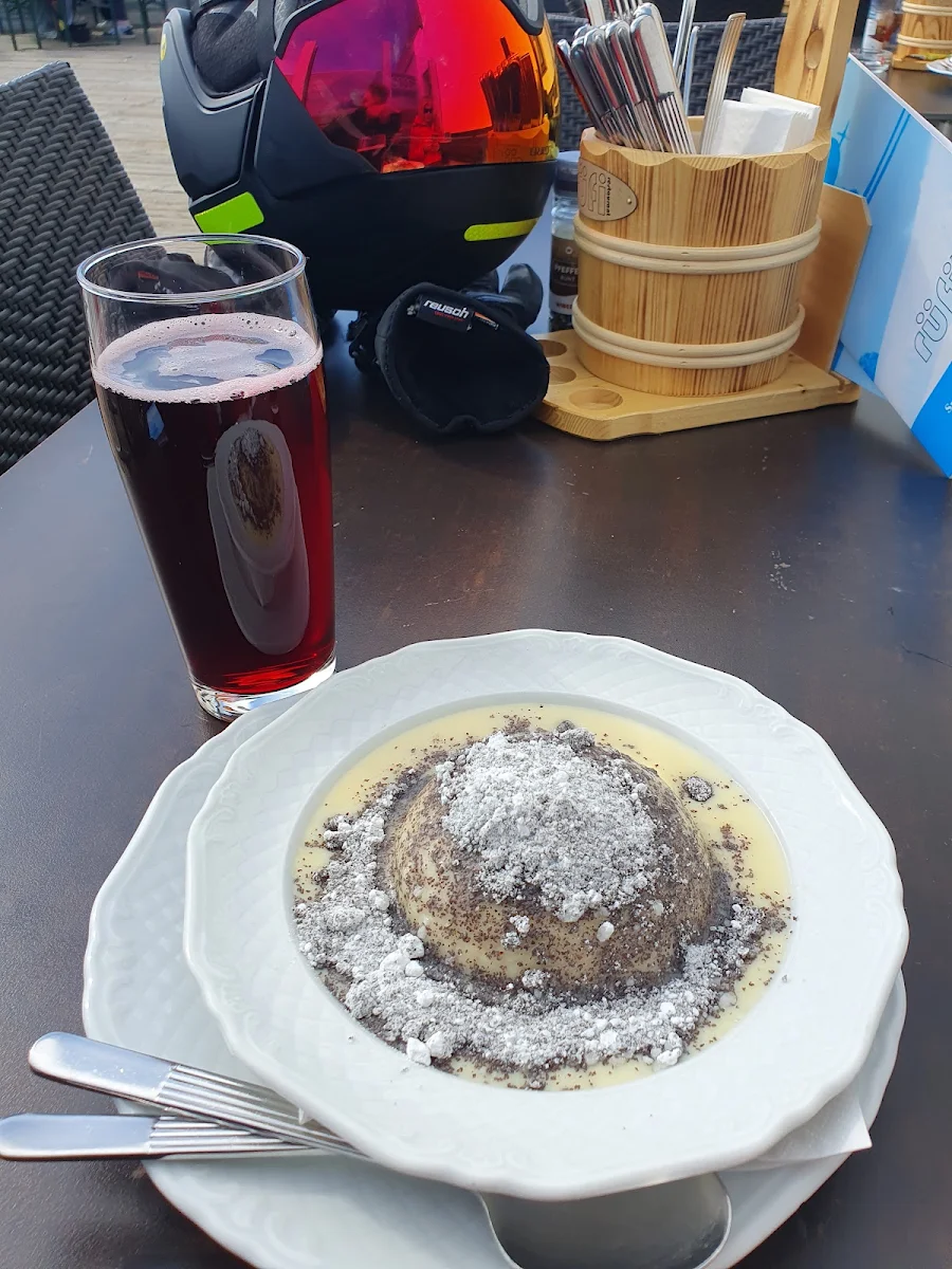 Germknödel Mit Zuckermohn Und Butter