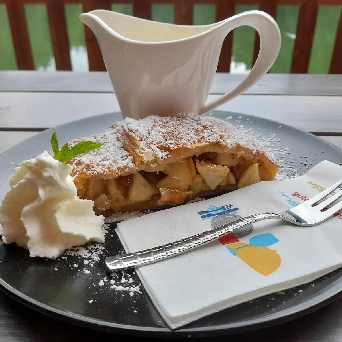 Apfelstrudel Mit Vanillesauce