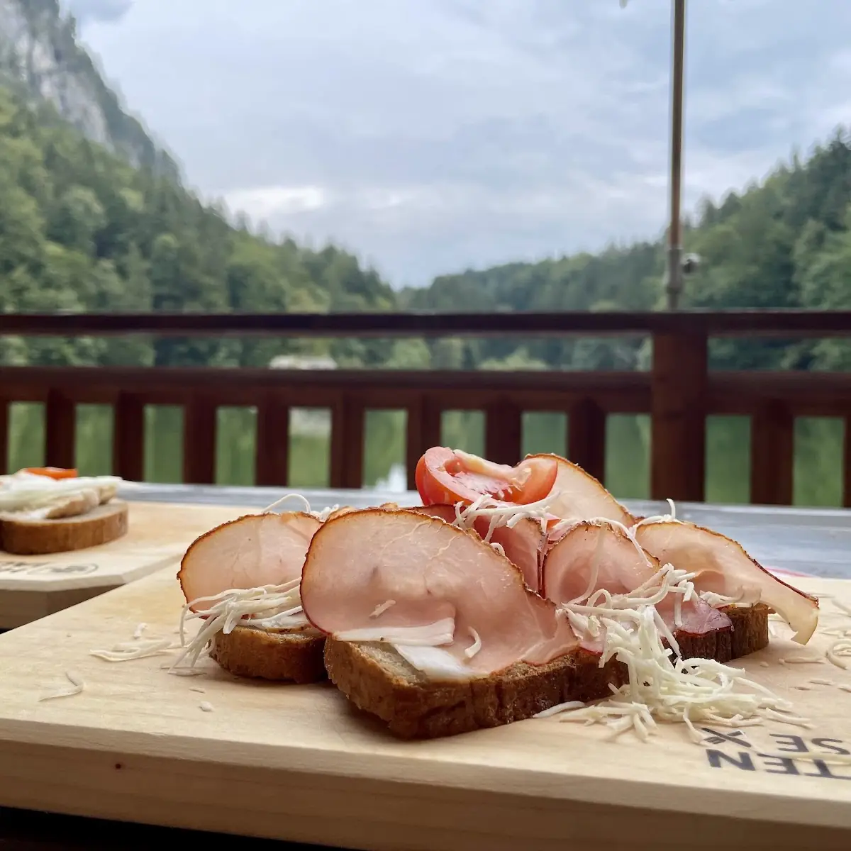 Bauernbrot Mit Grammelschmalz Und Tiroler Schinkenspeck