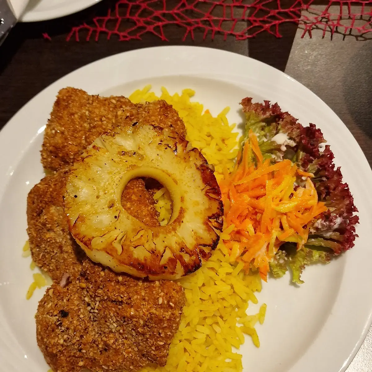 Haselnussfilet Auf Curryreis Mit Ananas