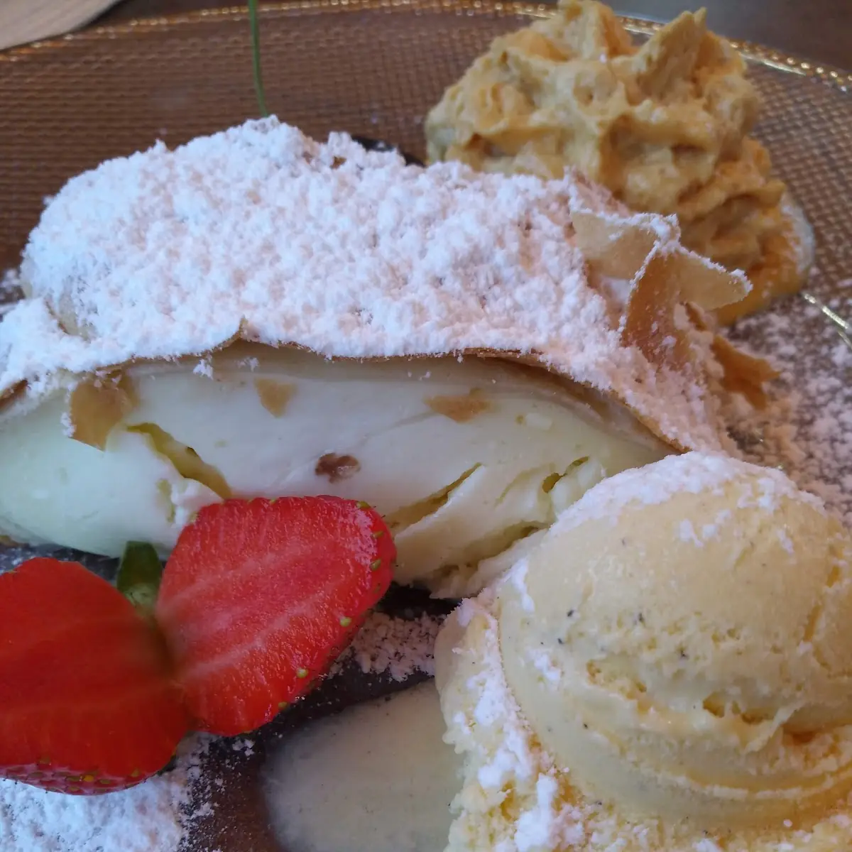 Quarkstrudel An Eis