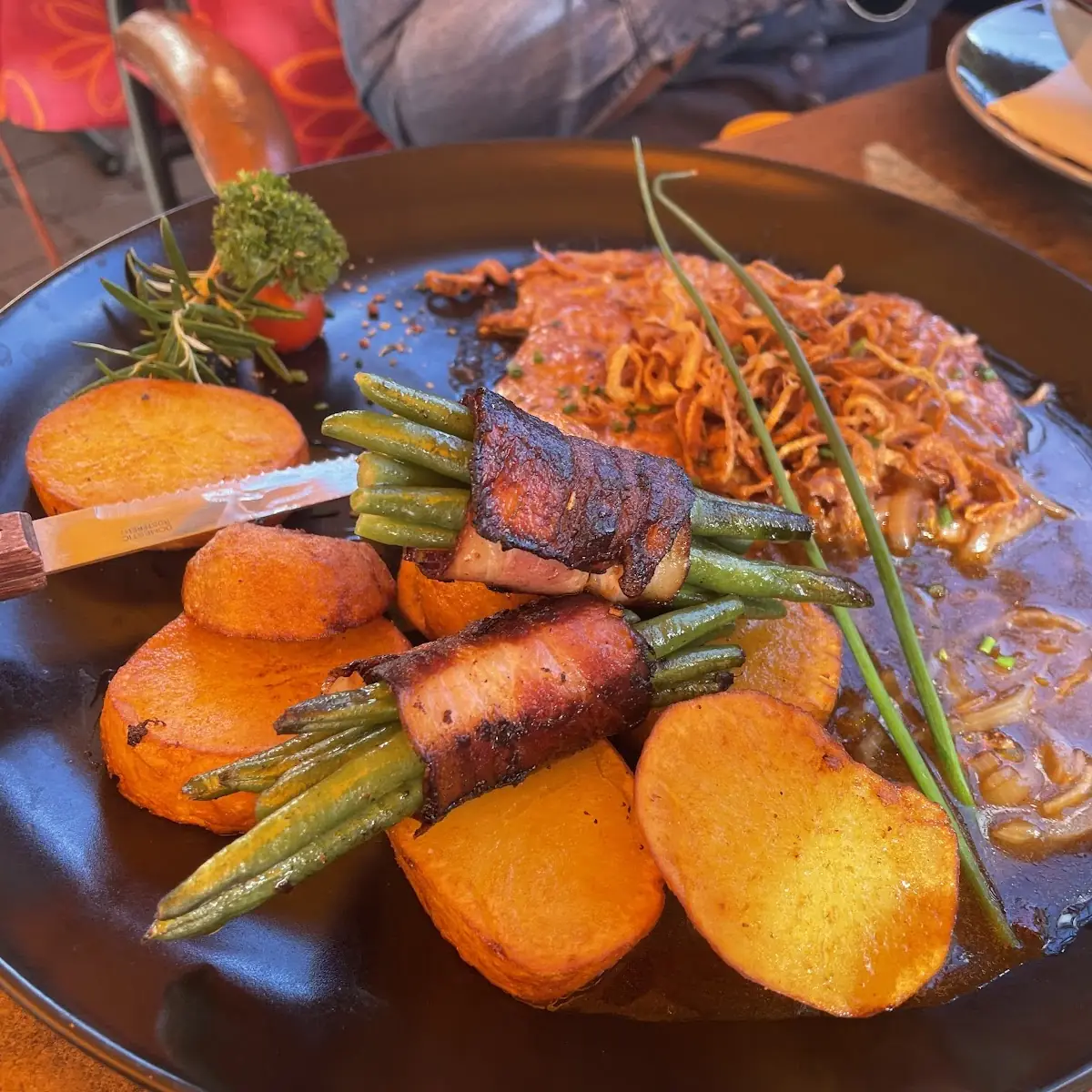 Zwiebelrostbraten Mit Bratkartoffeln