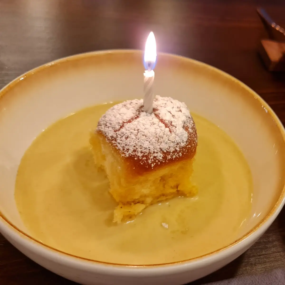 Geburtstags-buchtel Vanillesauce Zwetschgenröster-eis