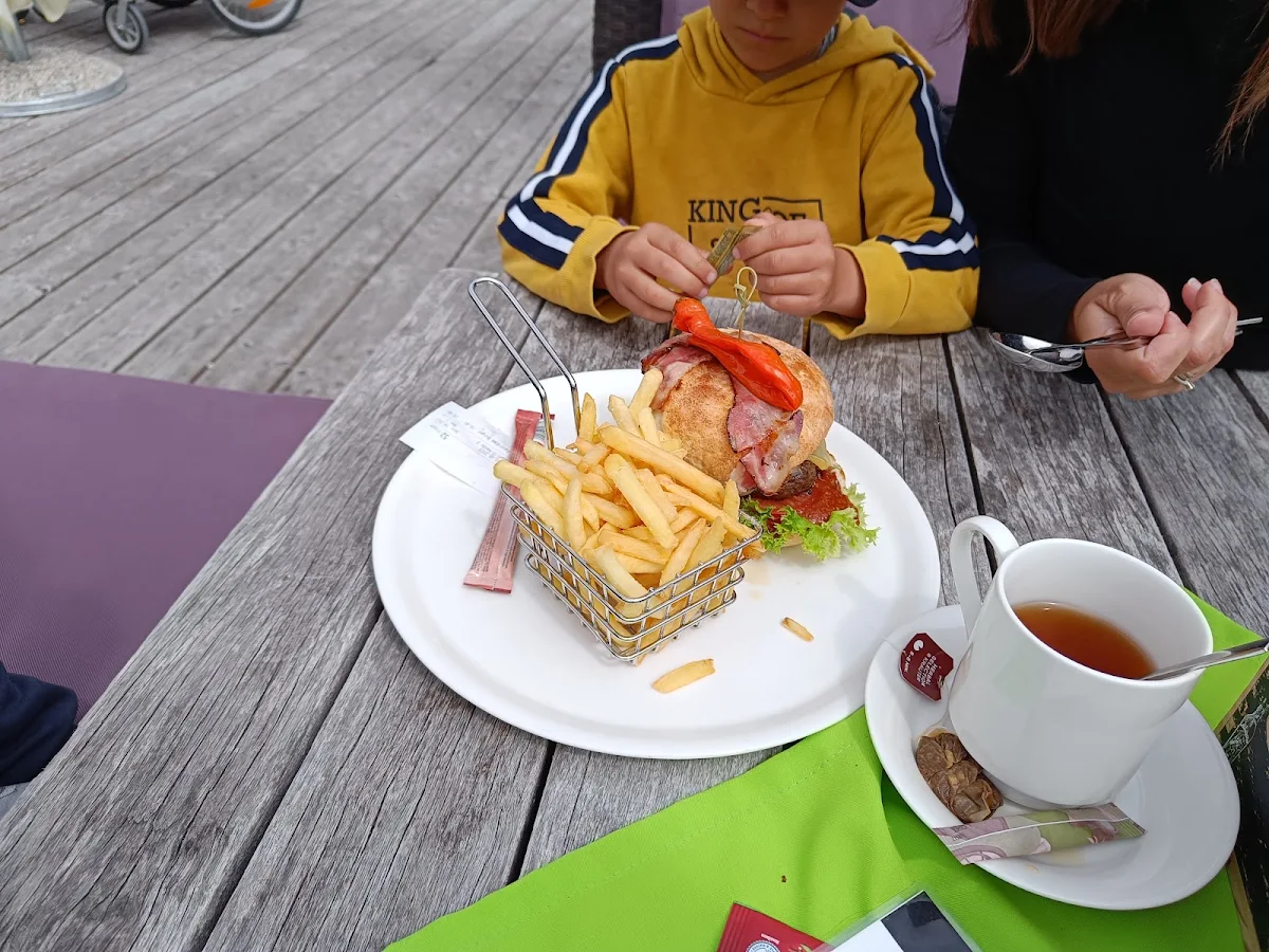 Burger Mit Pommes Frites