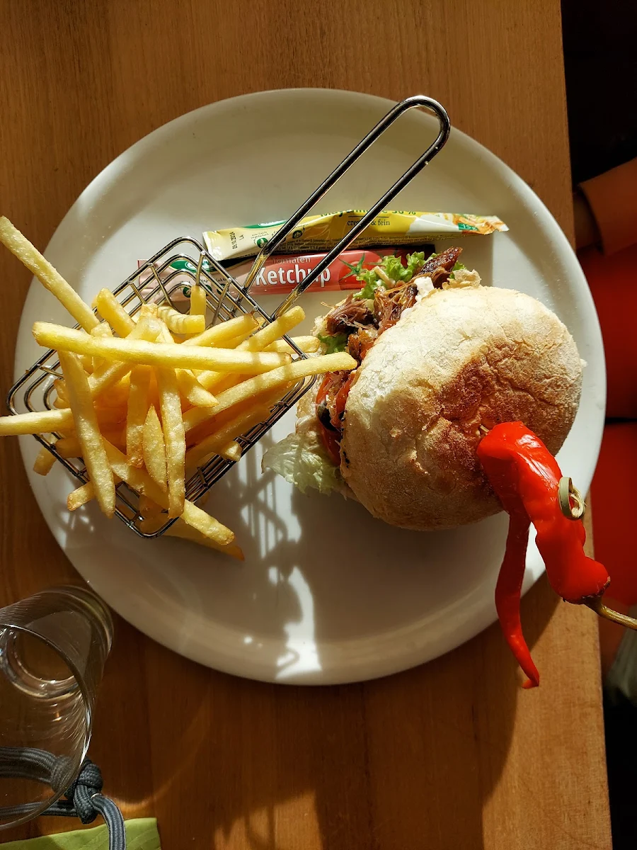Pulled Pork Burger Mit Pommes