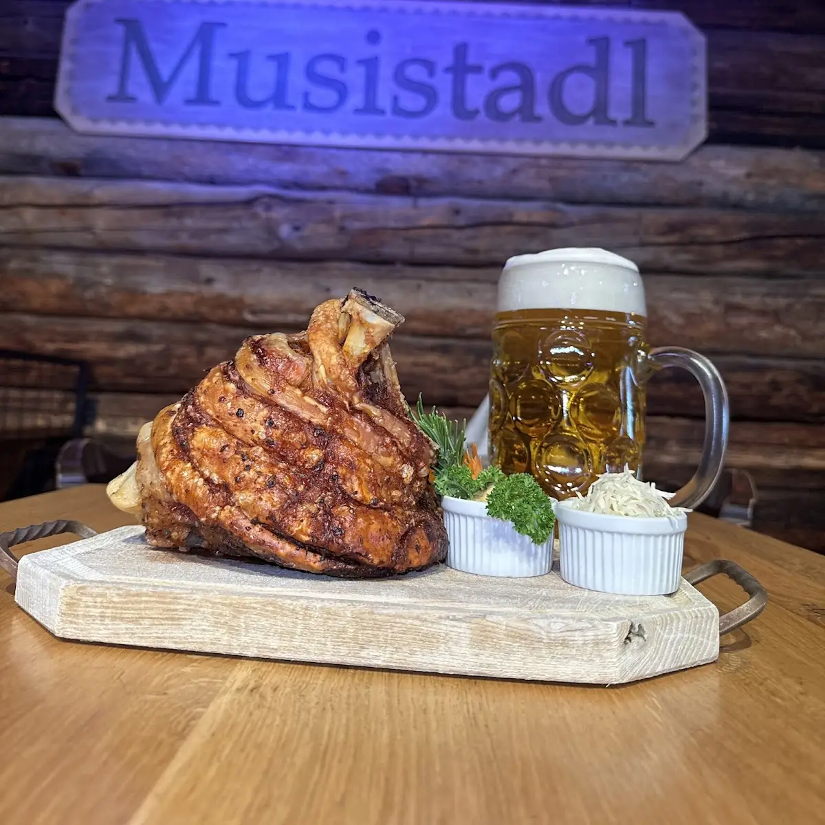 Knusprige Schweinsstelze Schweinshaxn Auf Vorbestellung